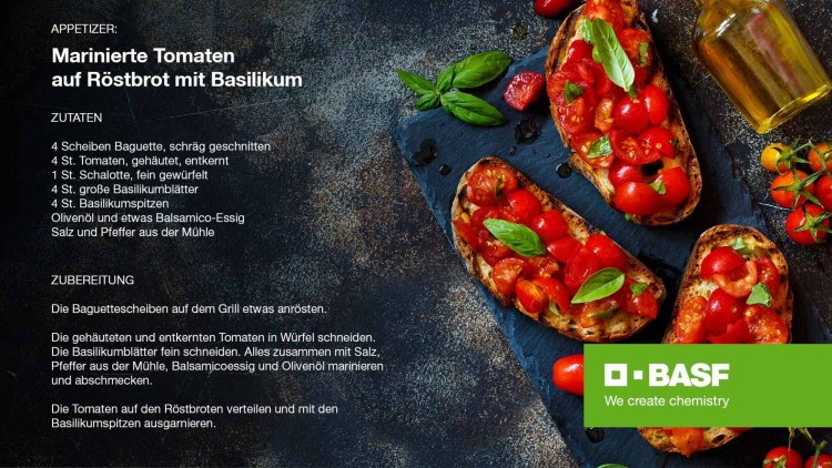 Rezept für marinierte Tomaten auf Röstbrot mit Basilikum