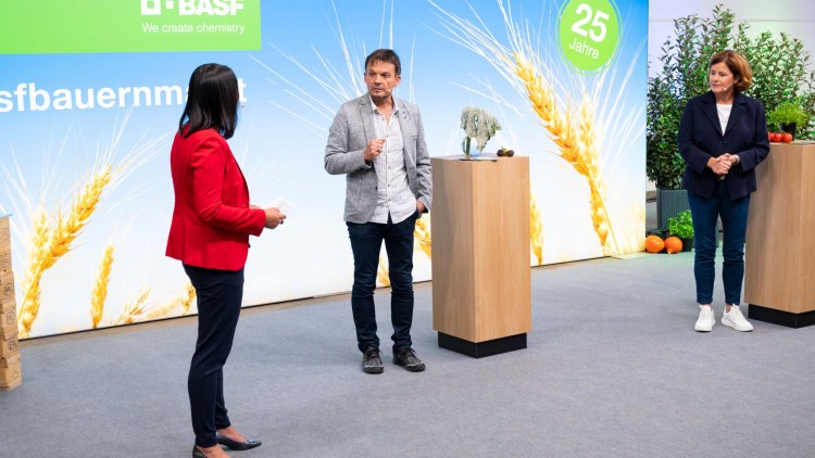 Die Fachstände-Teaser Show des virtuellen Bauernmarkts der BASF.