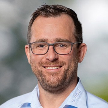  Bernd Scheer 